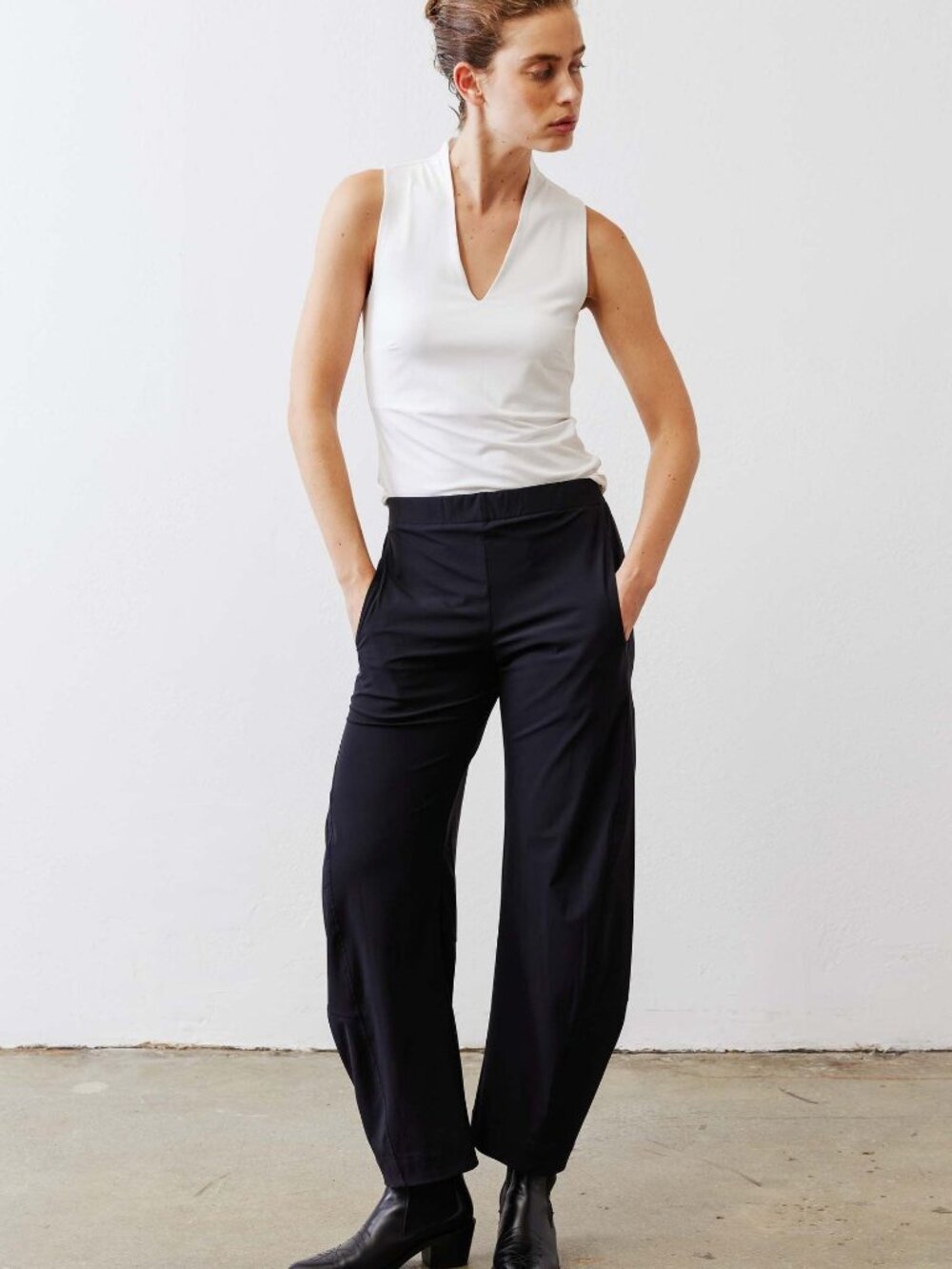 NWT Black Ruti Barrel Leg Pants